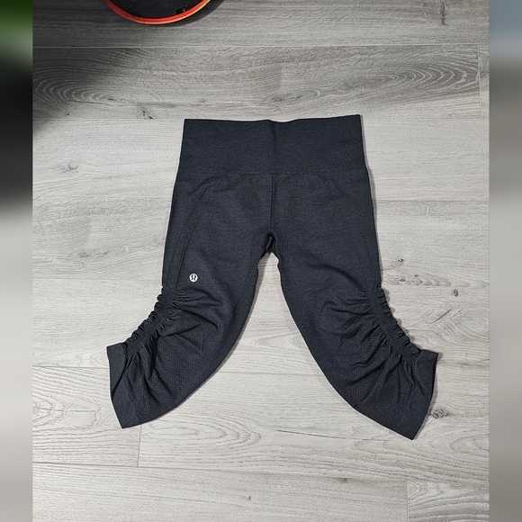 Lululemon Flow size 6 - Picture 3 of 5